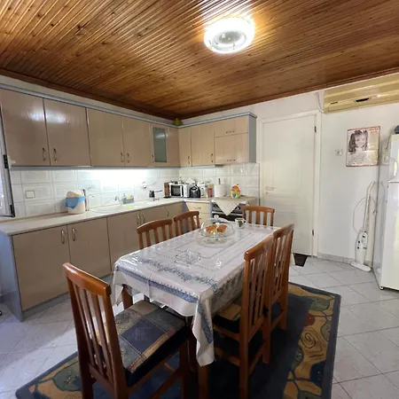 Holiday home Lina's